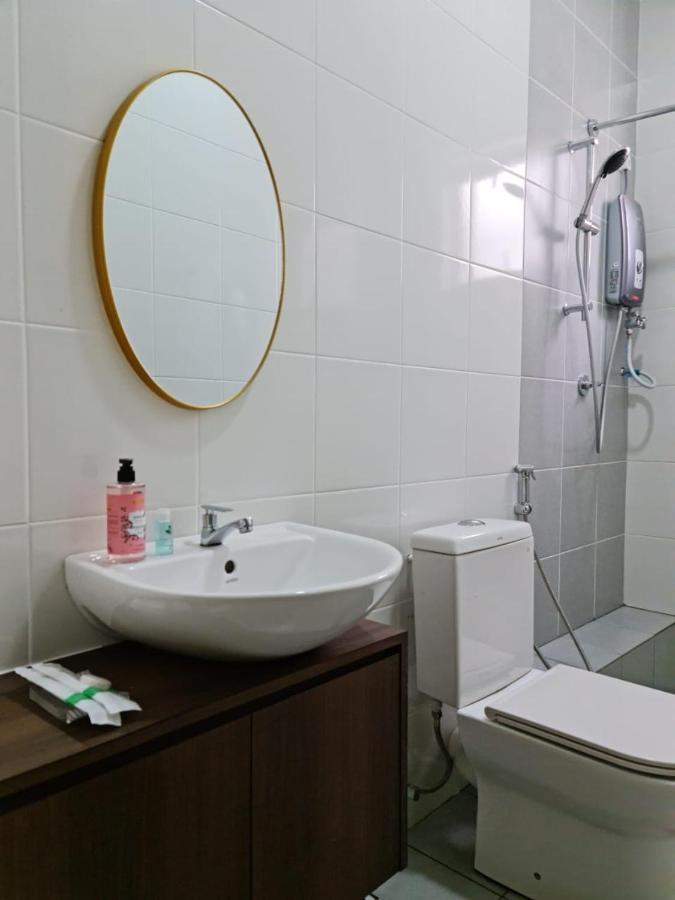 Rhr Deluxe Guesthouse Kinarut Papar Sabah - Pool View Eksteriør billede